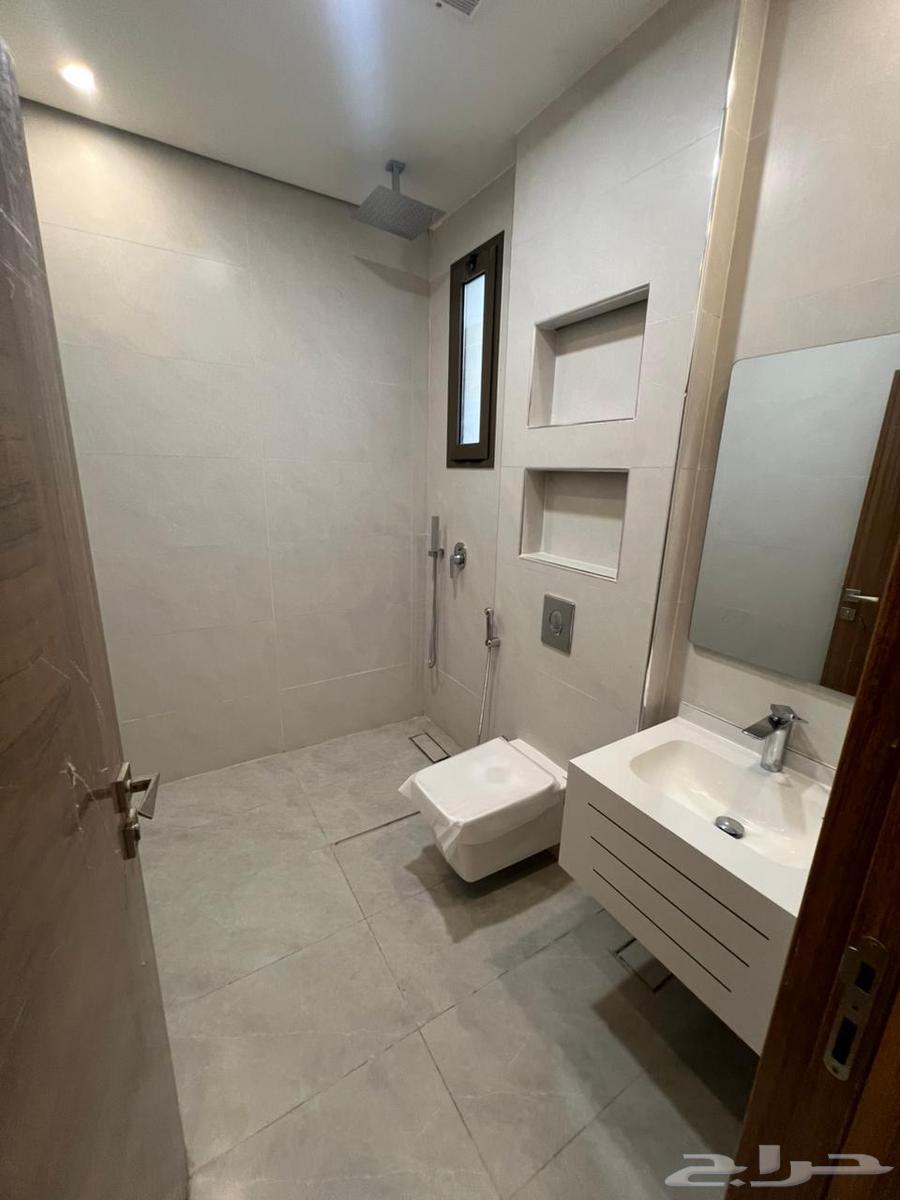 فيلا 9 غرف في الشراع 11