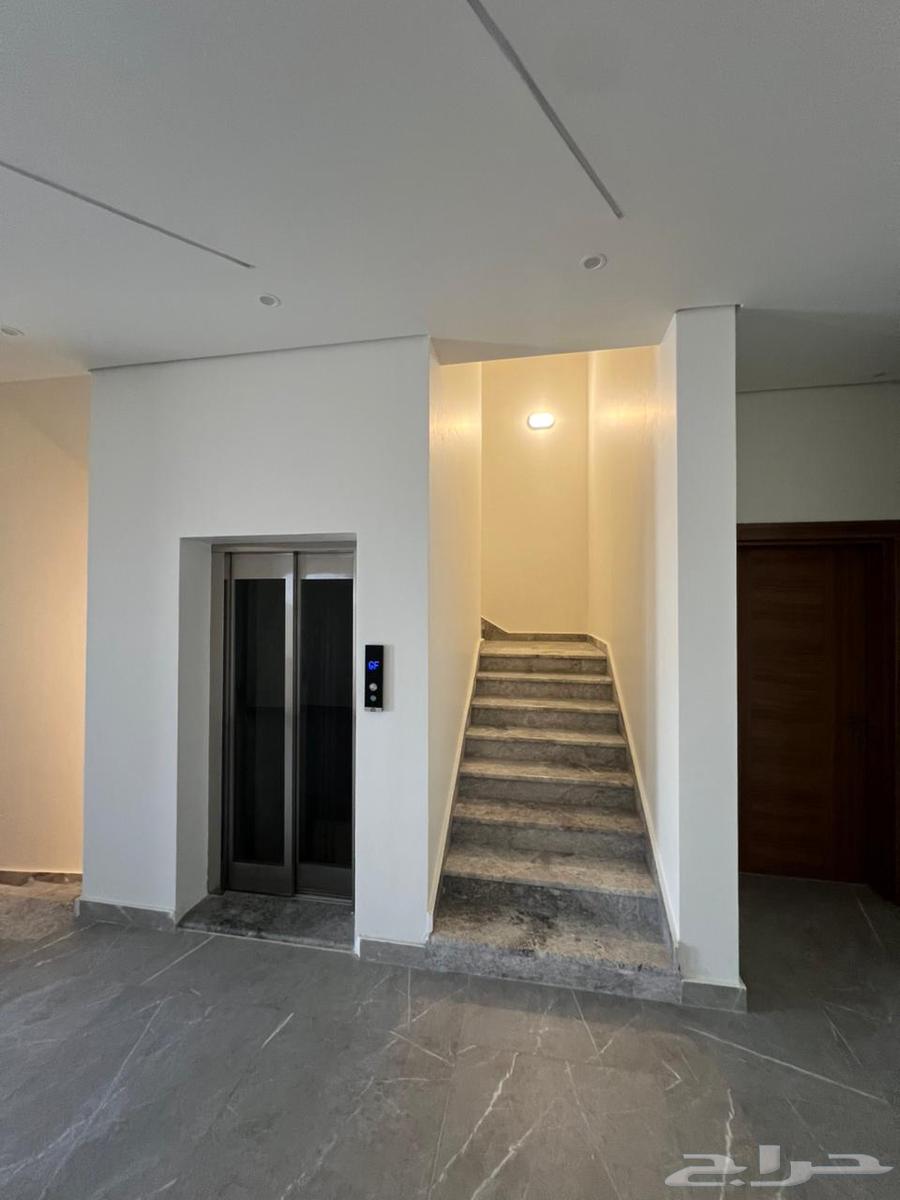 فيلا 9 غرف في الشراع 12