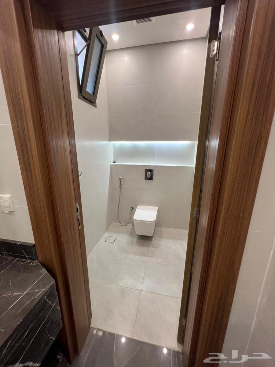 فيلا 9 غرف في الشراع 16