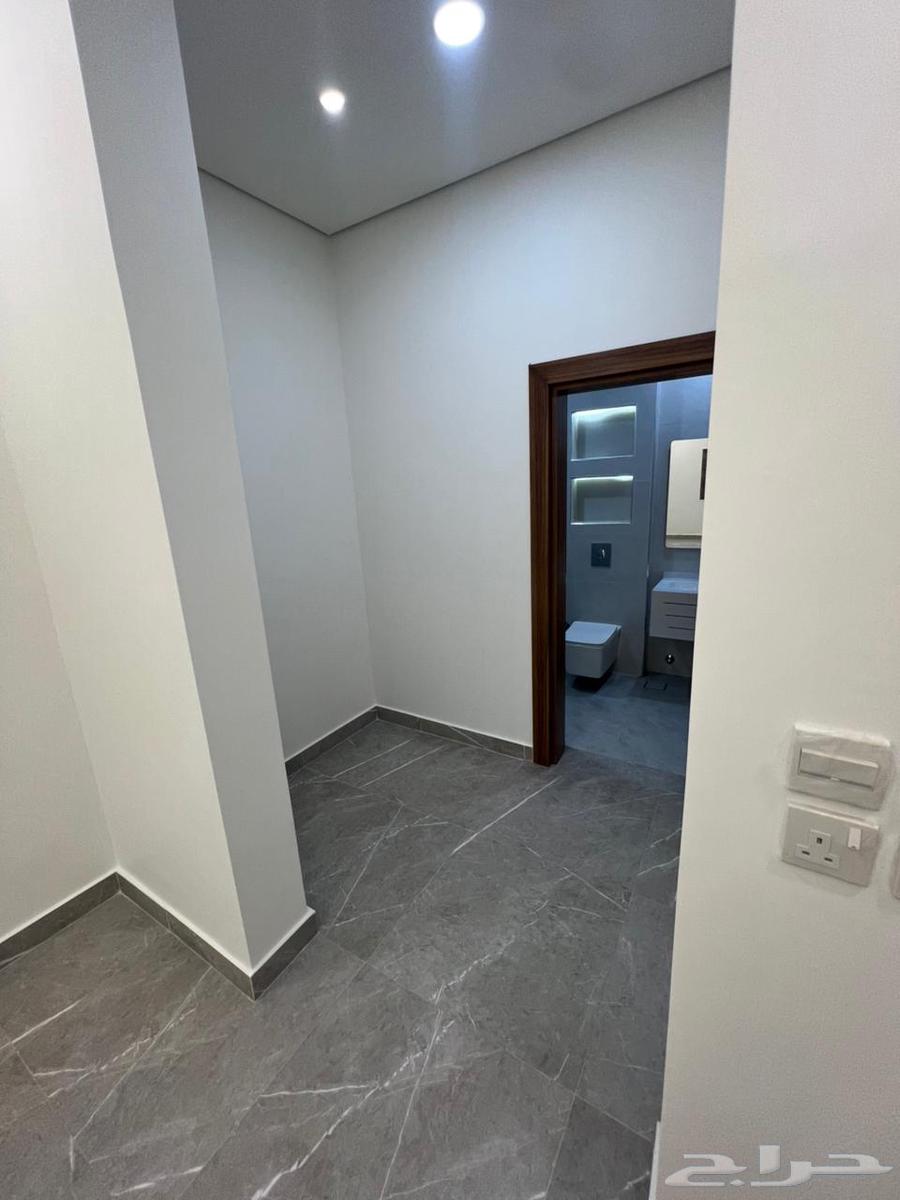 فيلا 9 غرف في الشراع 18