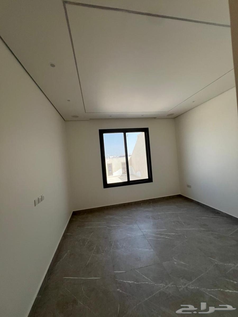 فيلا 9 غرف في الشراع 3