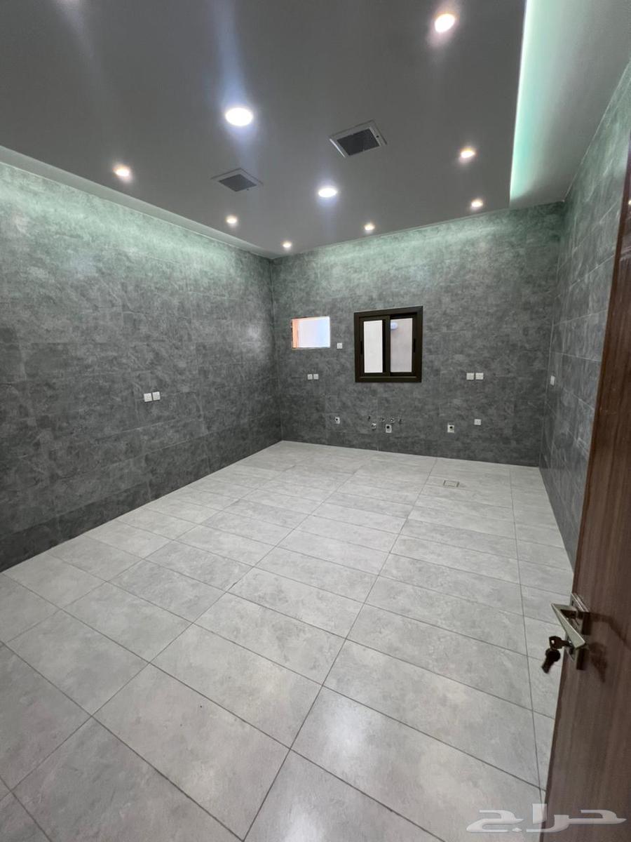 فيلا 9 غرف في الشراع 4