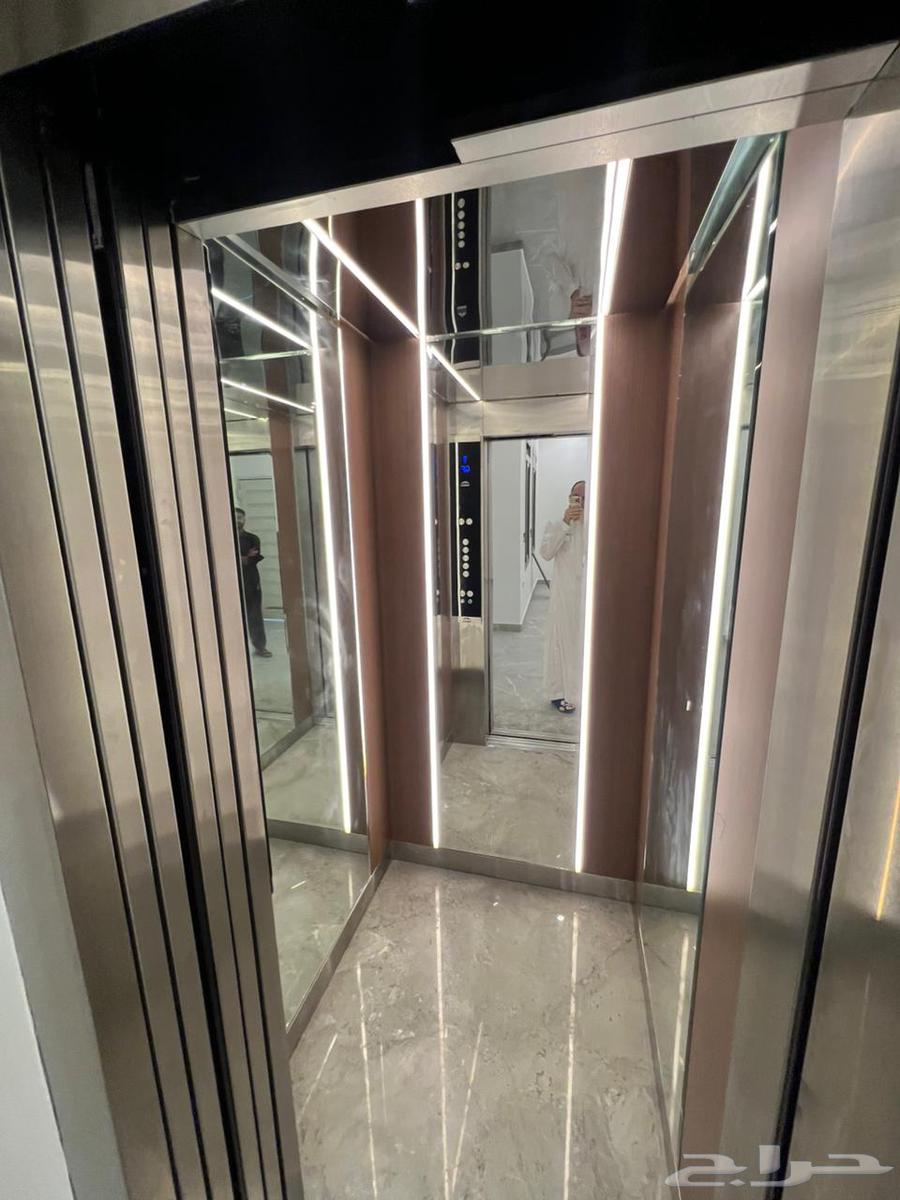 فيلا 9 غرف في الشراع 6