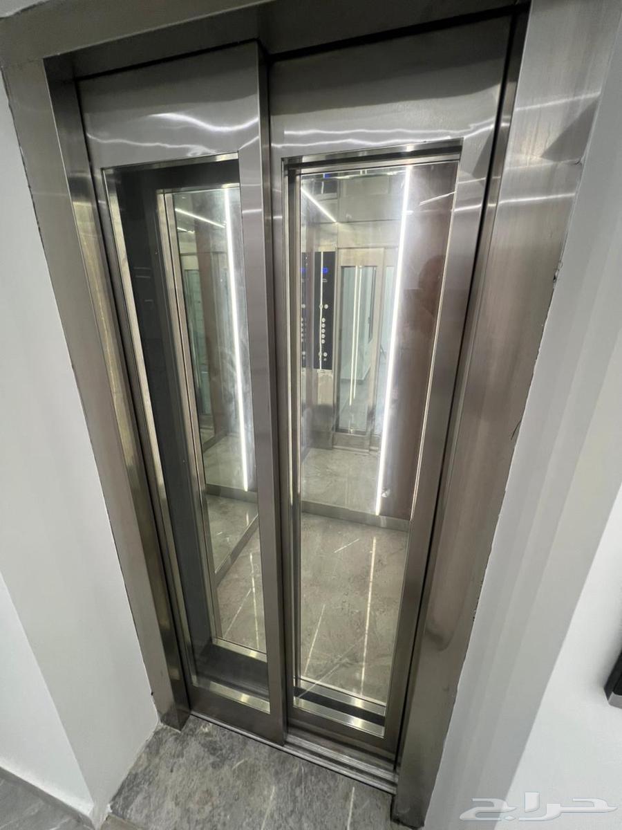 فيلا 9 غرف في الشراع 7