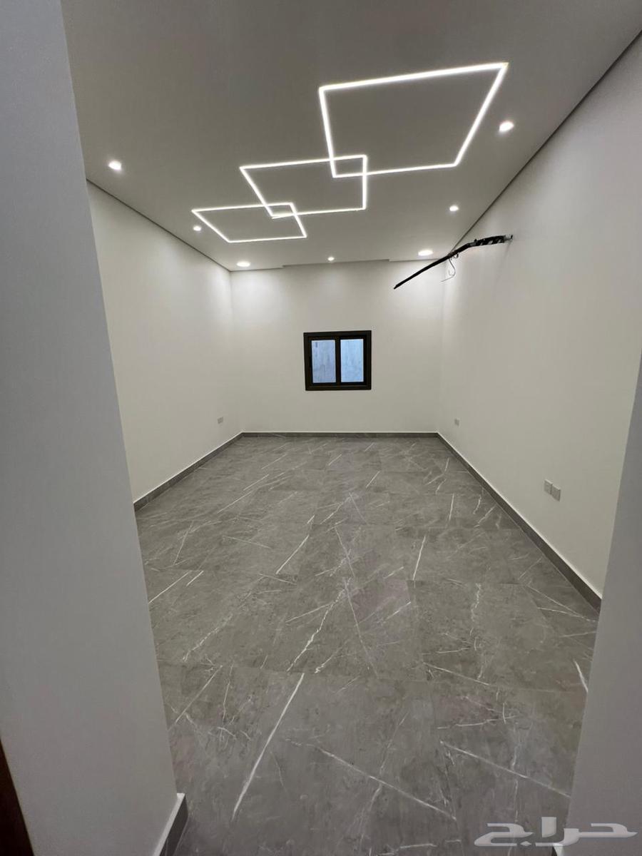 فيلا 9 غرف في الشراع 8