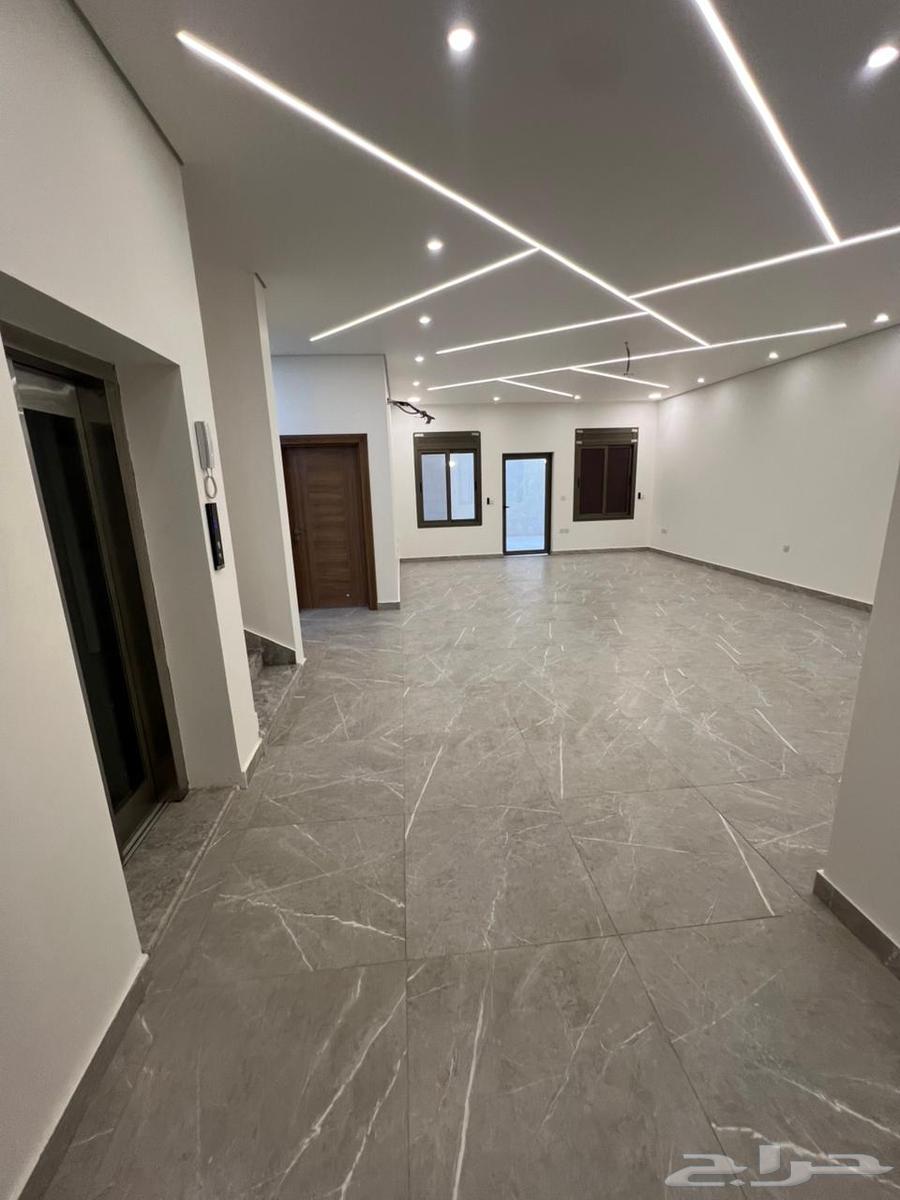 فيلا 9 غرف في الشراع 9