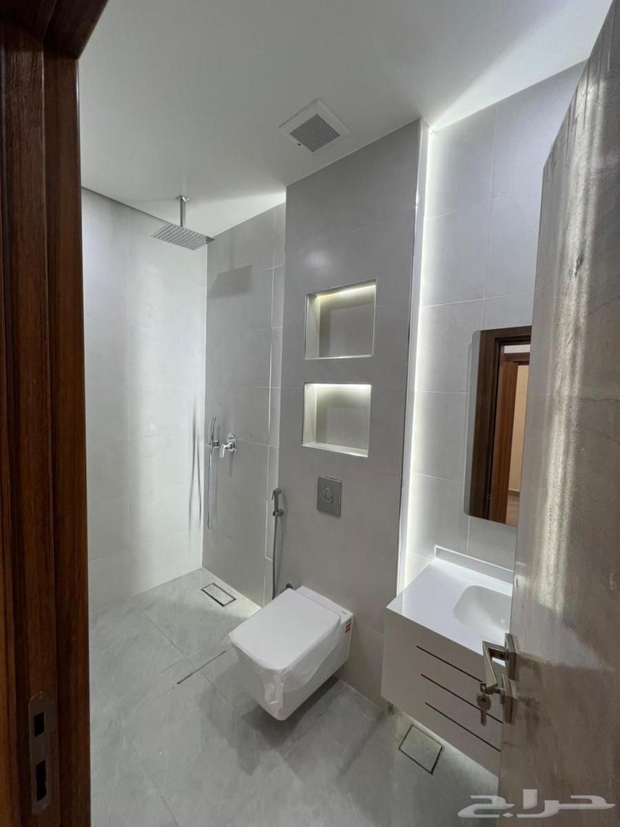 فيلا 9 غرف في الشراع 10