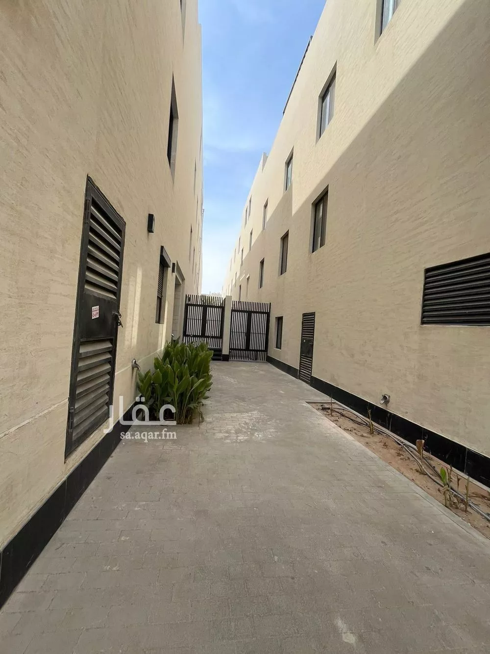 شقة 3 غرف في الملقا 12