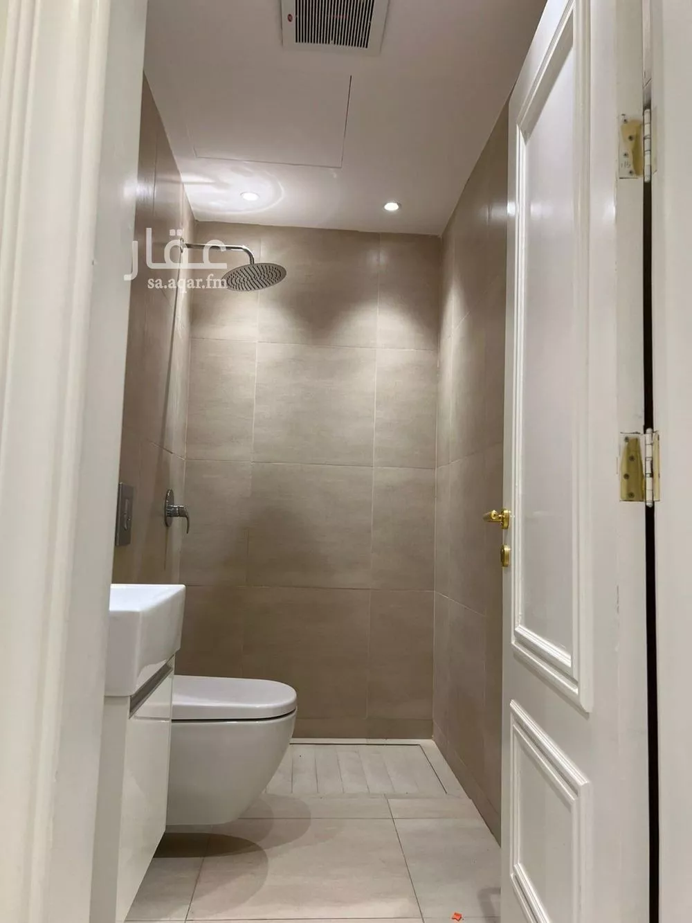 شقة 4 غرف في الملقا 6