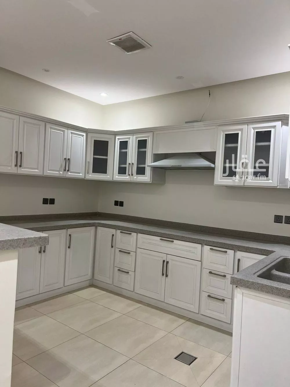 شقة 4 غرف في الملقا 10