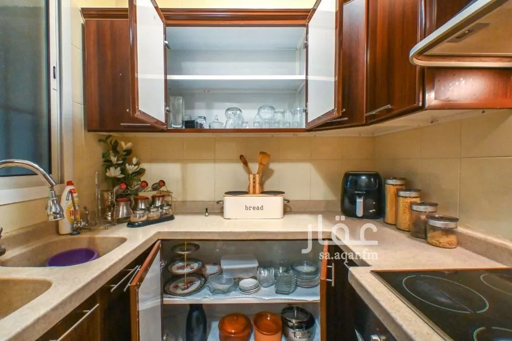 شقة 4 غرف في الملقا 12