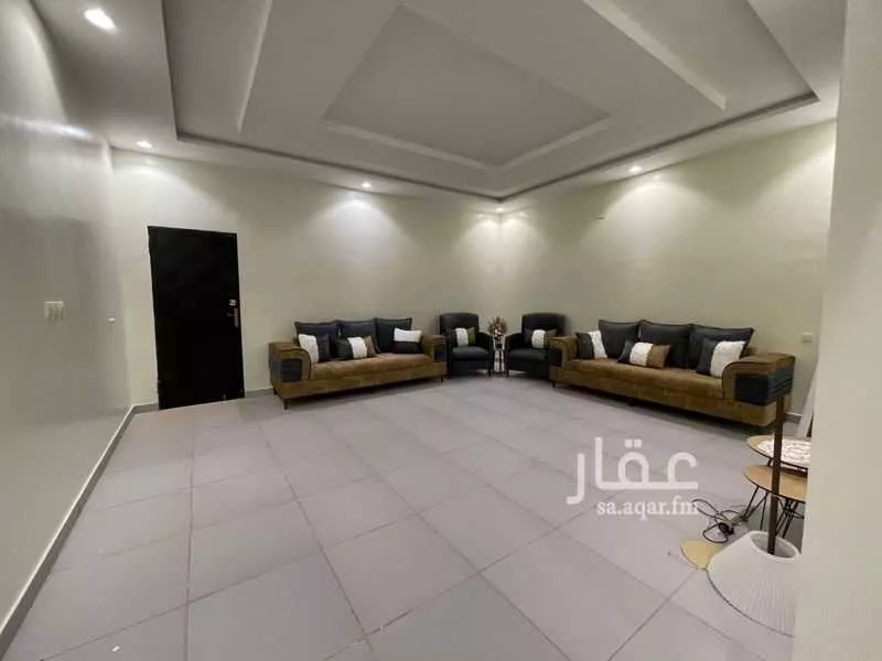 فيلا 7 غرف في طيبة 2