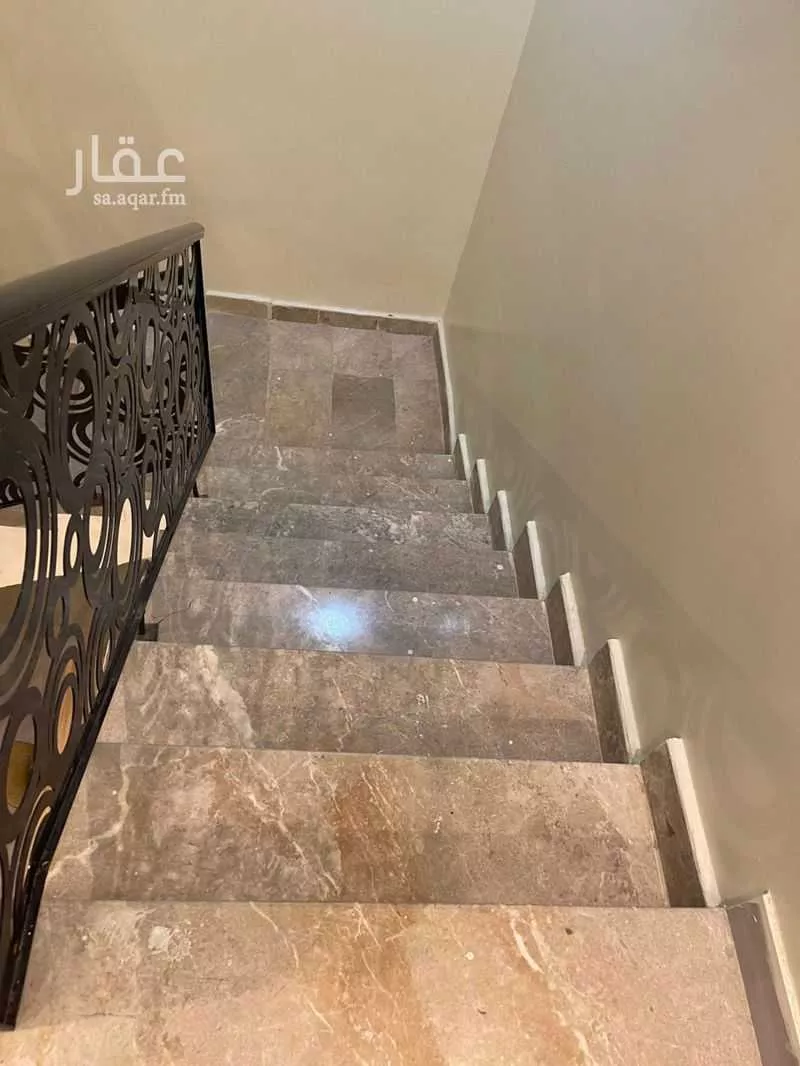 فيلا 7 غرف في طيبة 5