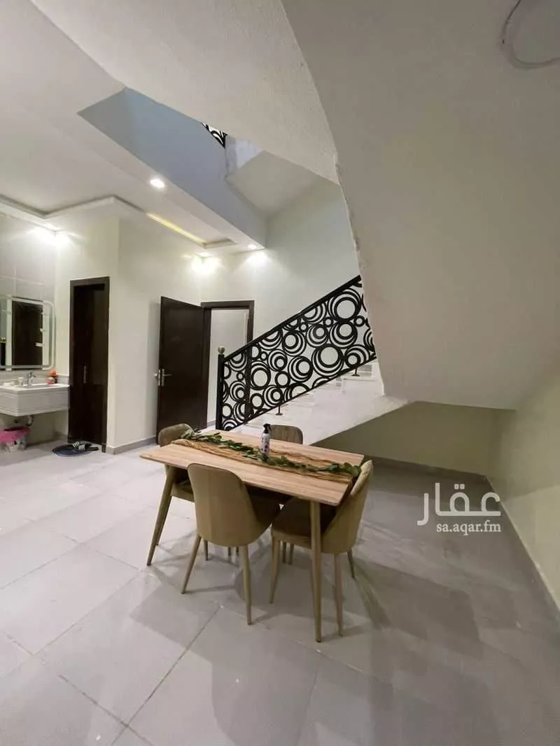 فيلا 7 غرف في طيبة 6