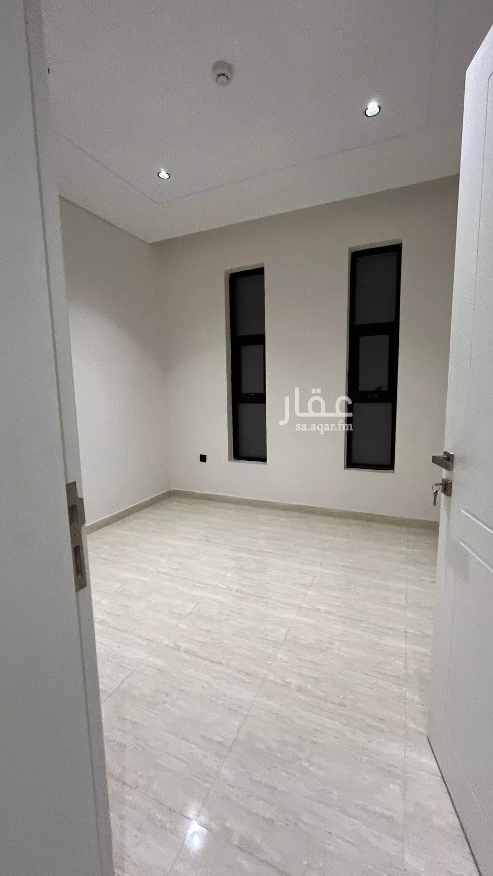 شقة 5 غرف في عكاظ 7