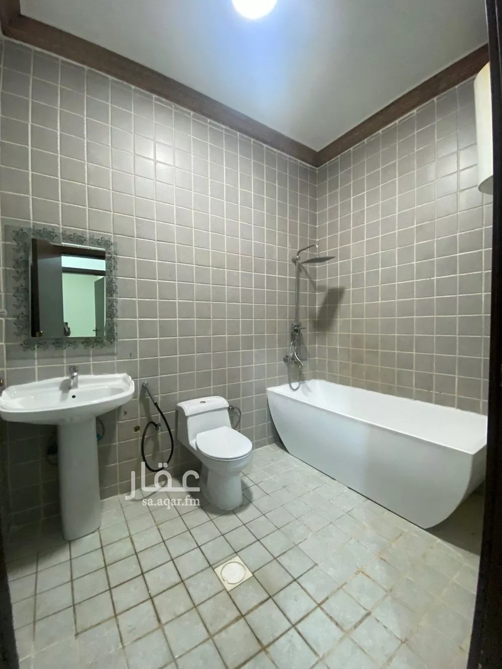 شقة 4 غرف في الريان 10