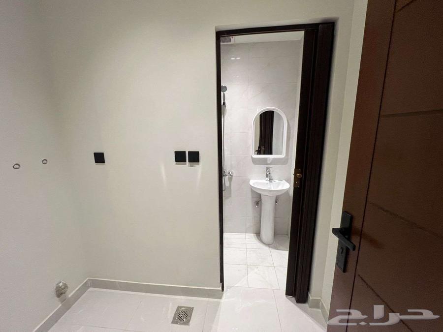 شقة 4 غرف في ولي العهد 12