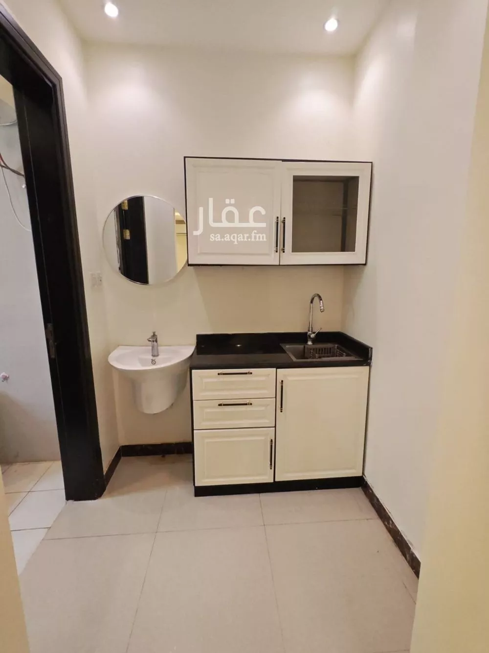 شقة 1 غرف في الروضة 8