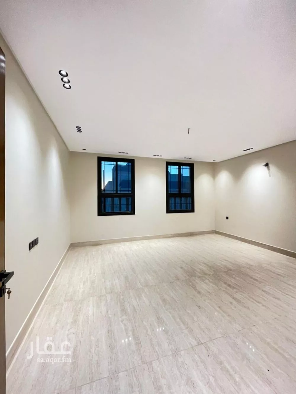 فيلا 10 غرف في الملك فهد 7