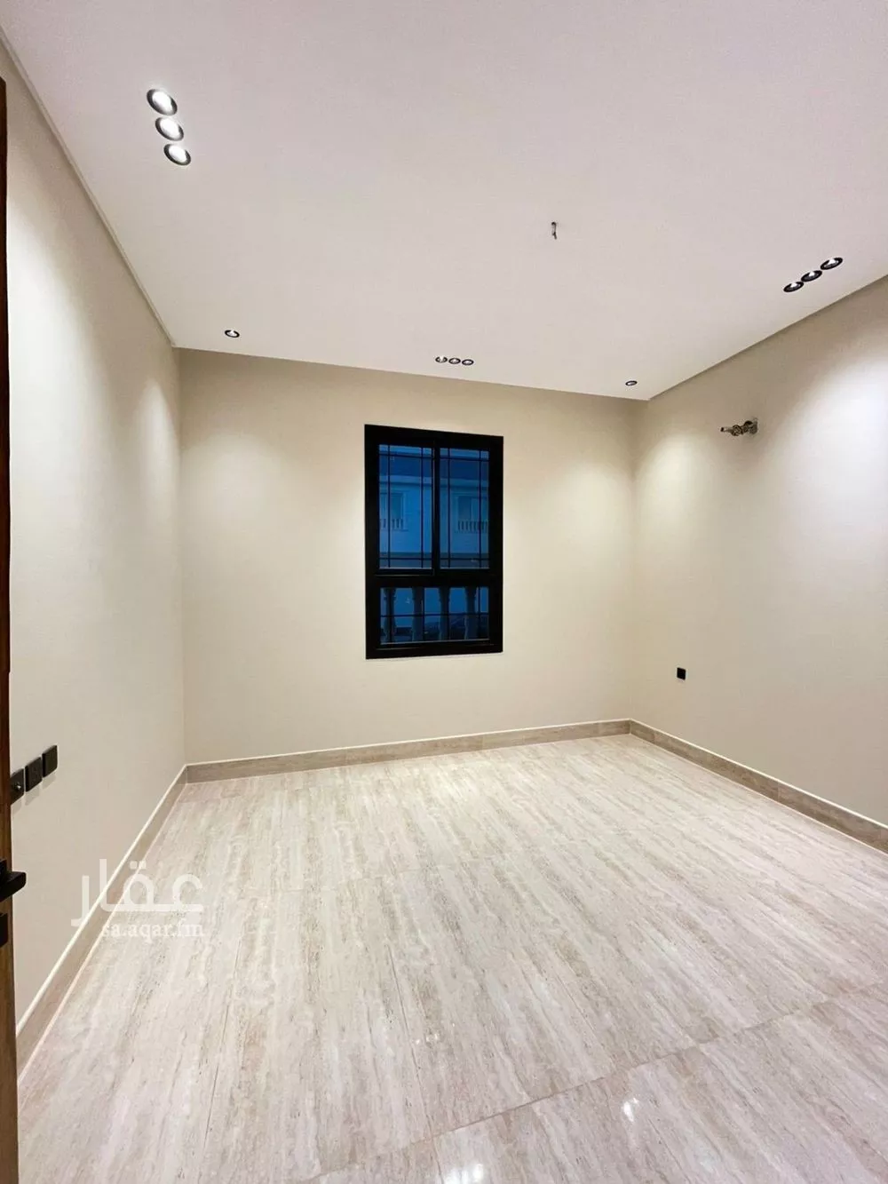 فيلا 10 غرف في الملك فهد 8