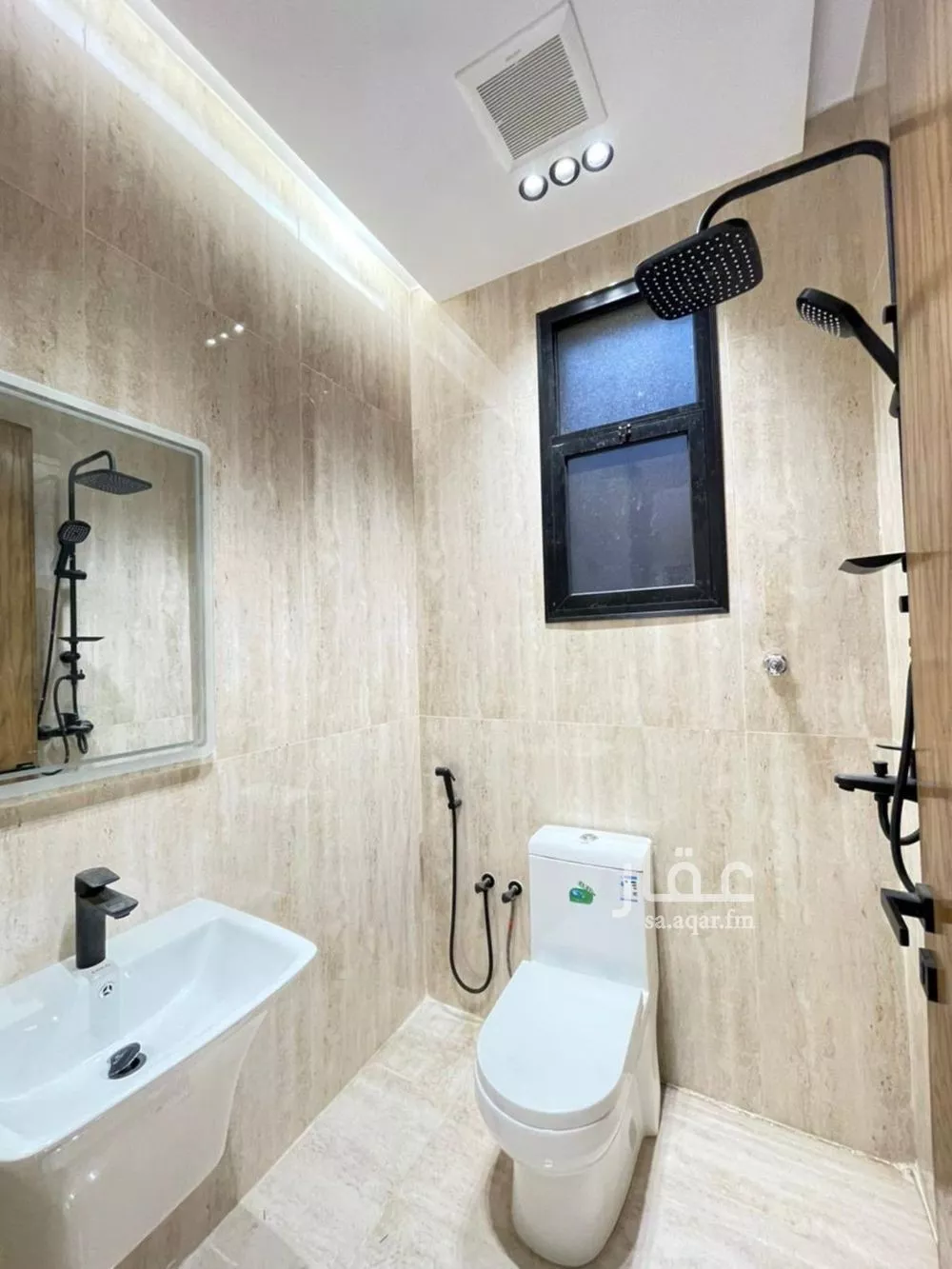 فيلا 10 غرف في الملك فهد 9