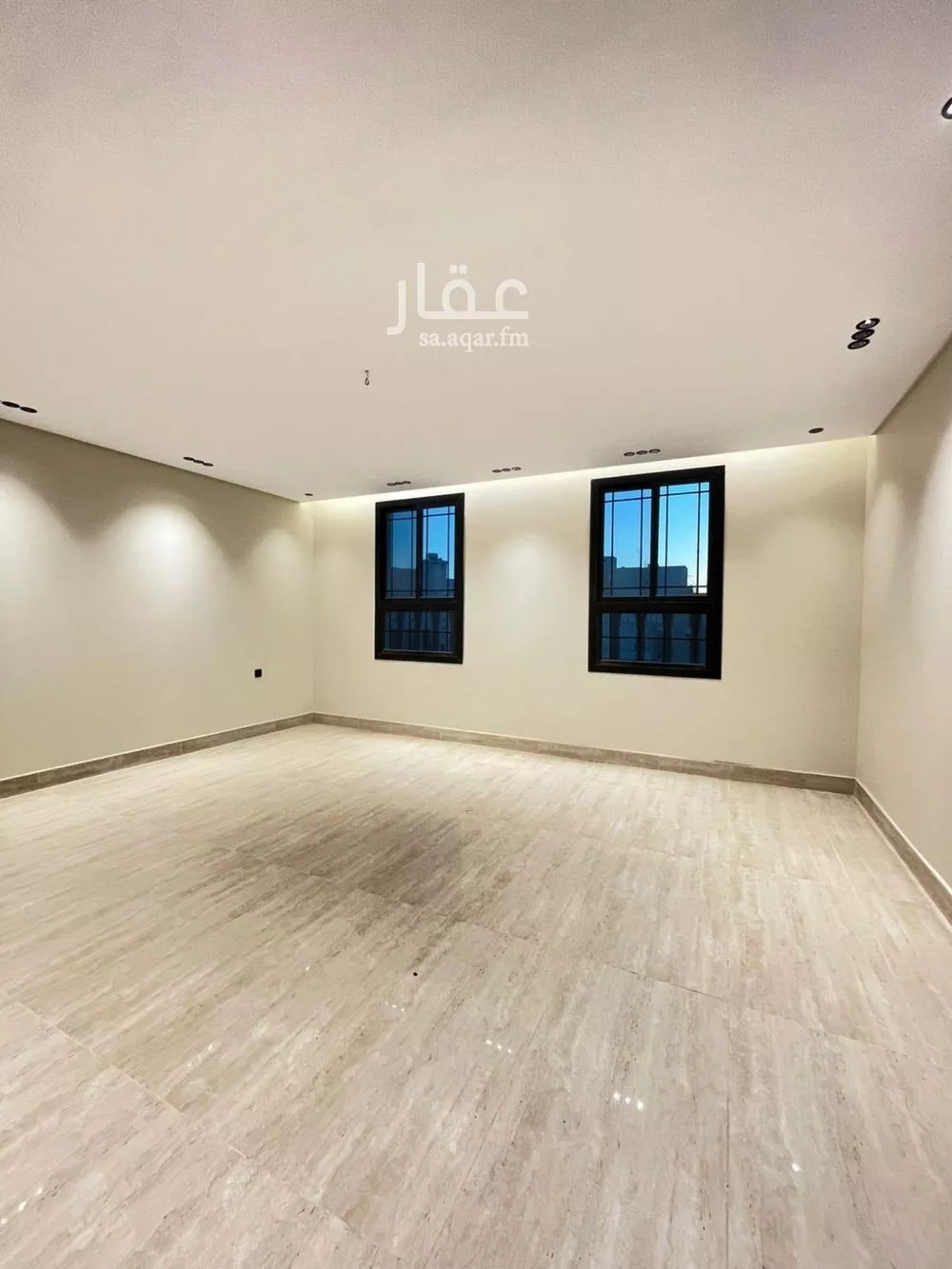 فيلا 10 غرف في الملك فهد 10