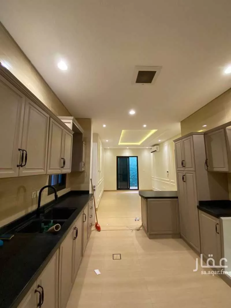 شقة 4 غرف في الملقا 8