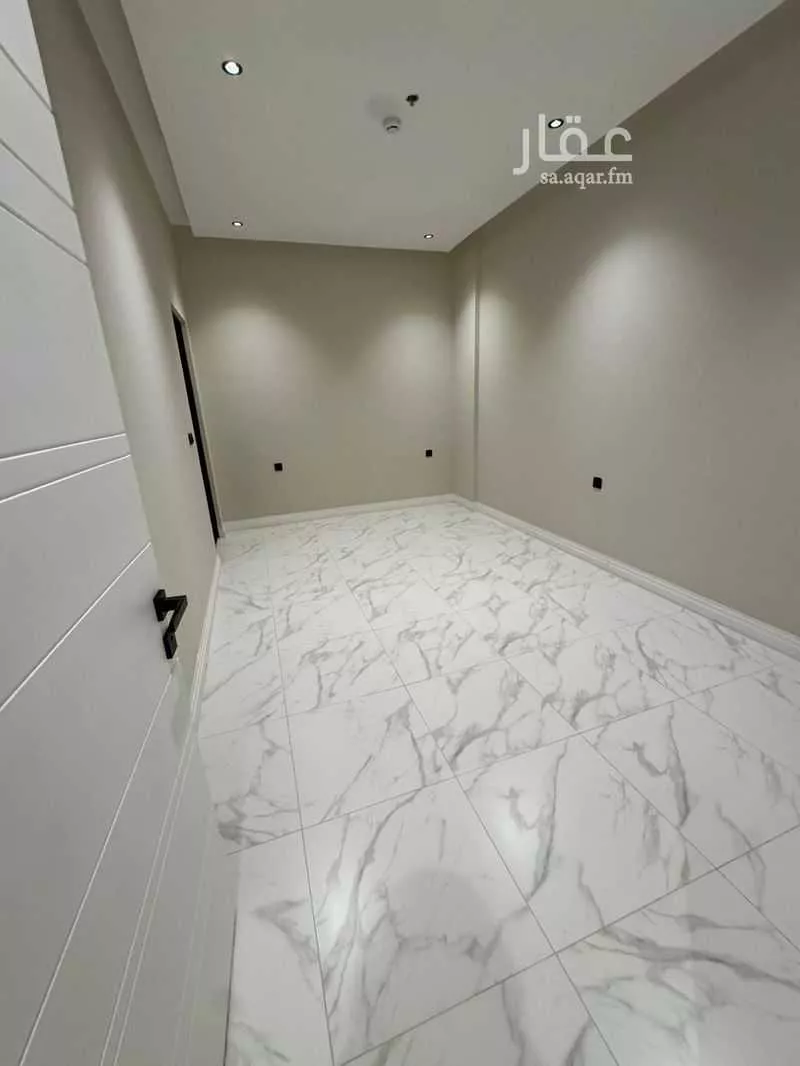 شقة 4 غرف في الملقا 13