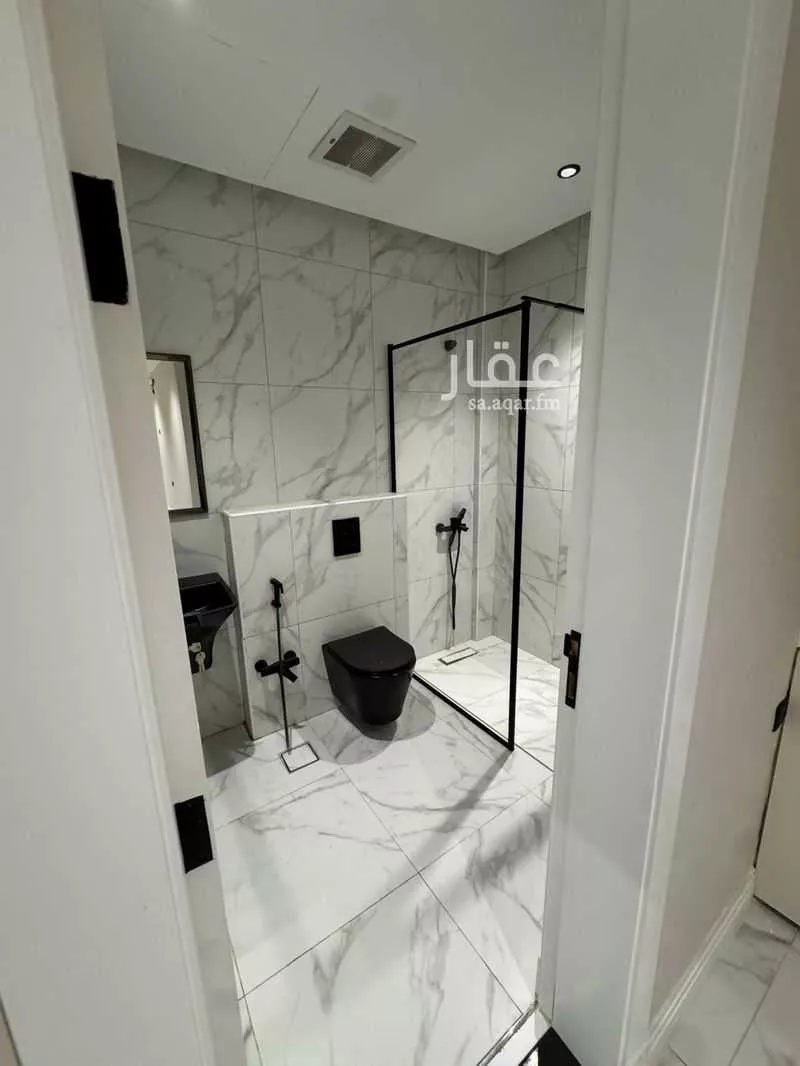 شقة 4 غرف في الملقا 6