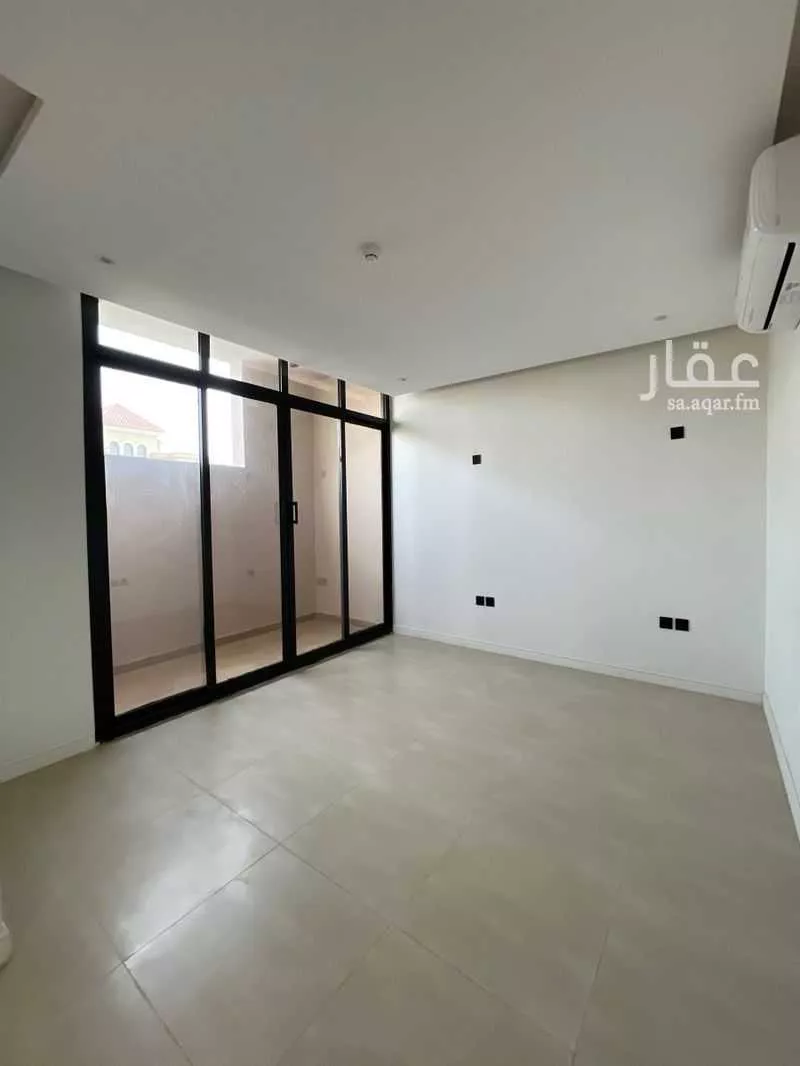 فيلا 4 غرف في الملقا 13