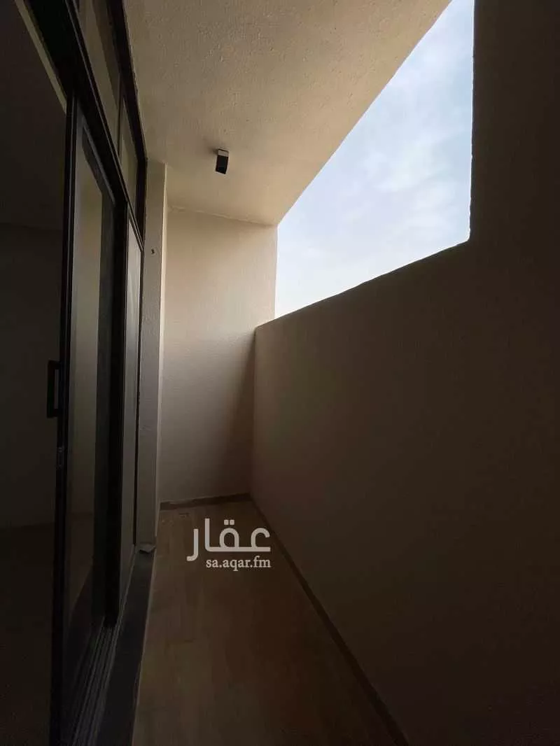 فيلا 4 غرف في الملقا 15