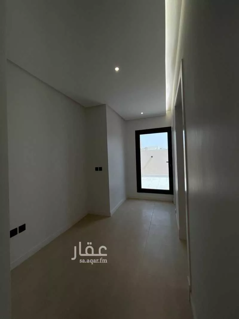 فيلا 4 غرف في الملقا 18