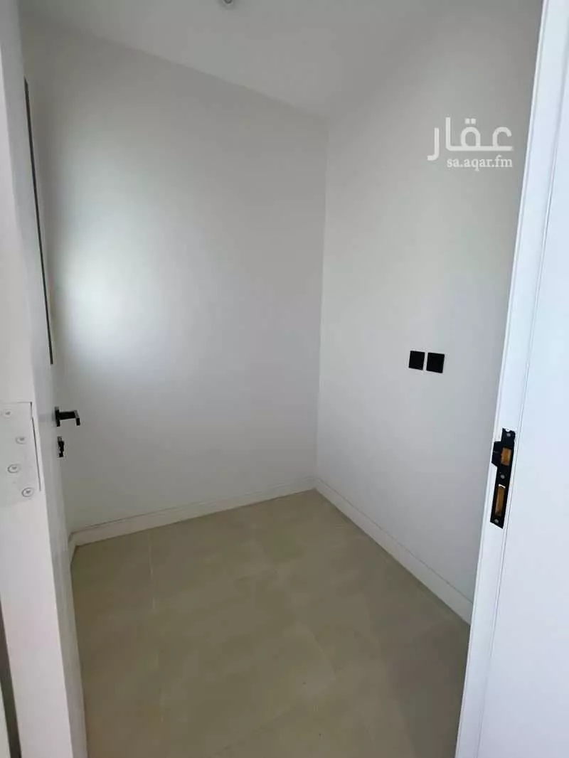 فيلا 4 غرف في الملقا 20