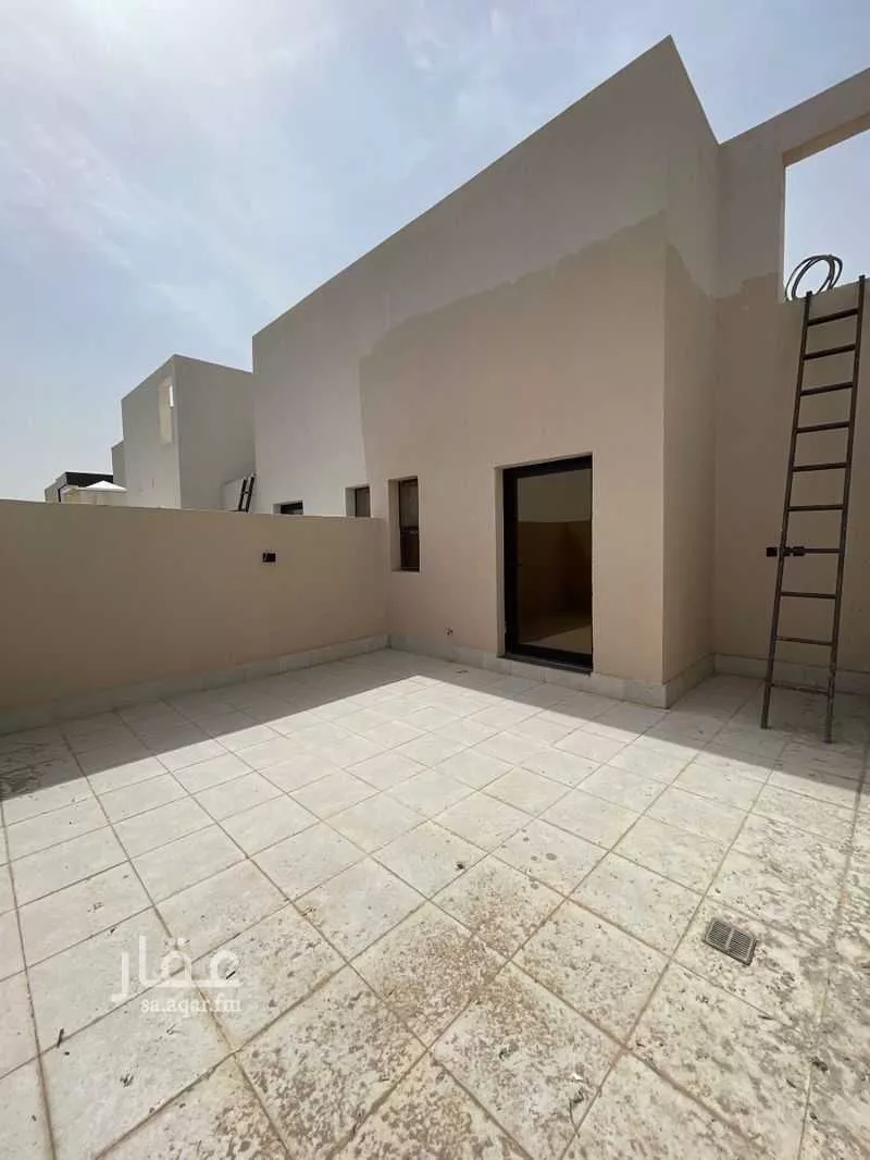 فيلا 4 غرف في الملقا 21