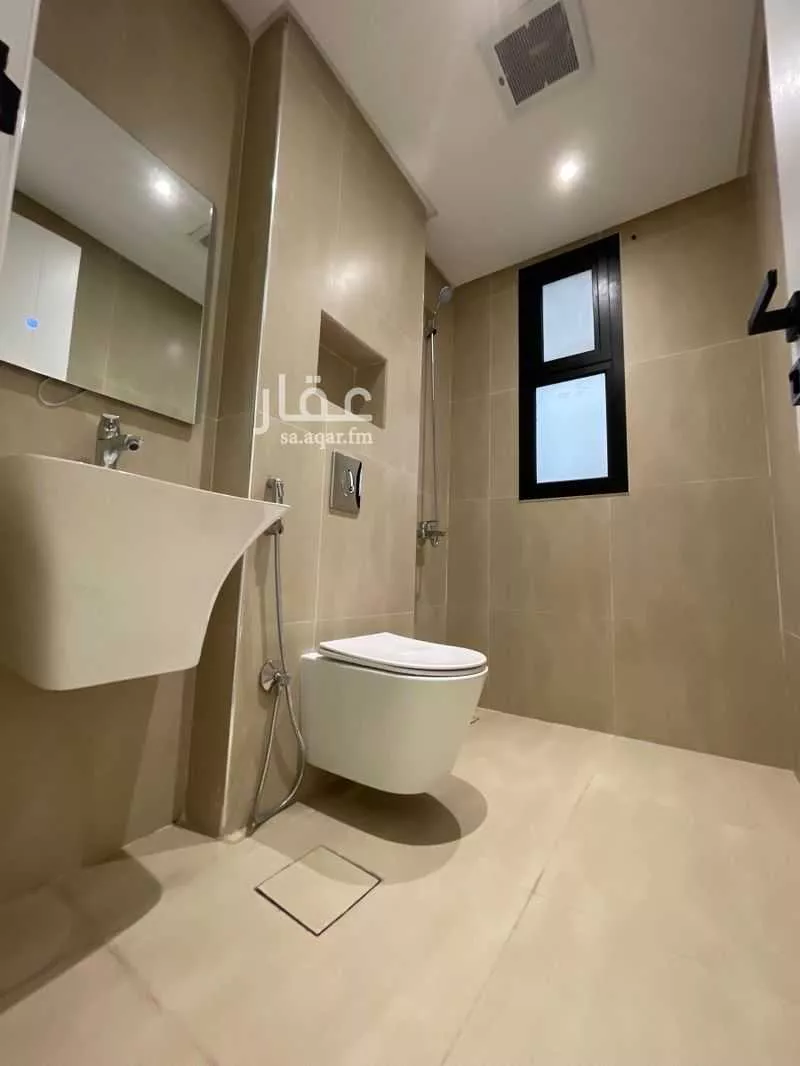 فيلا 4 غرف في الملقا 5