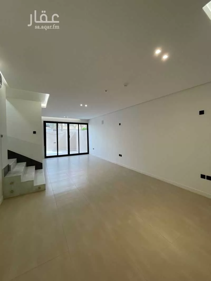 فيلا 4 غرف في الملقا 6