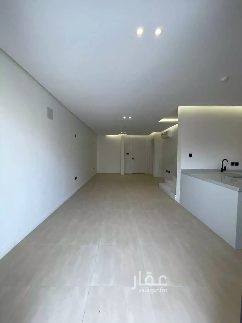 فيلا 4 غرف في الملقا 7