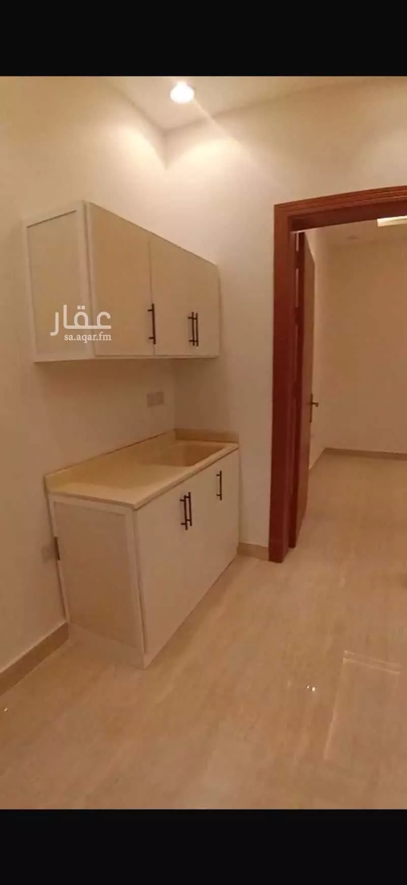 عمارة 818 م² في عرقة 8