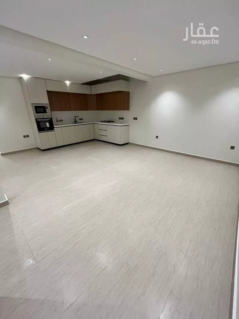 شقة 4 غرف في العقيق 3