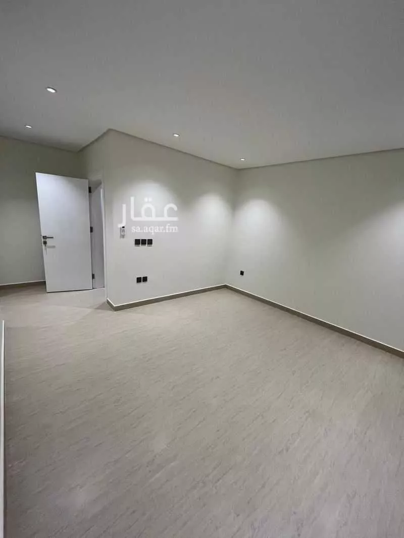 شقة 4 غرف في العقيق 6