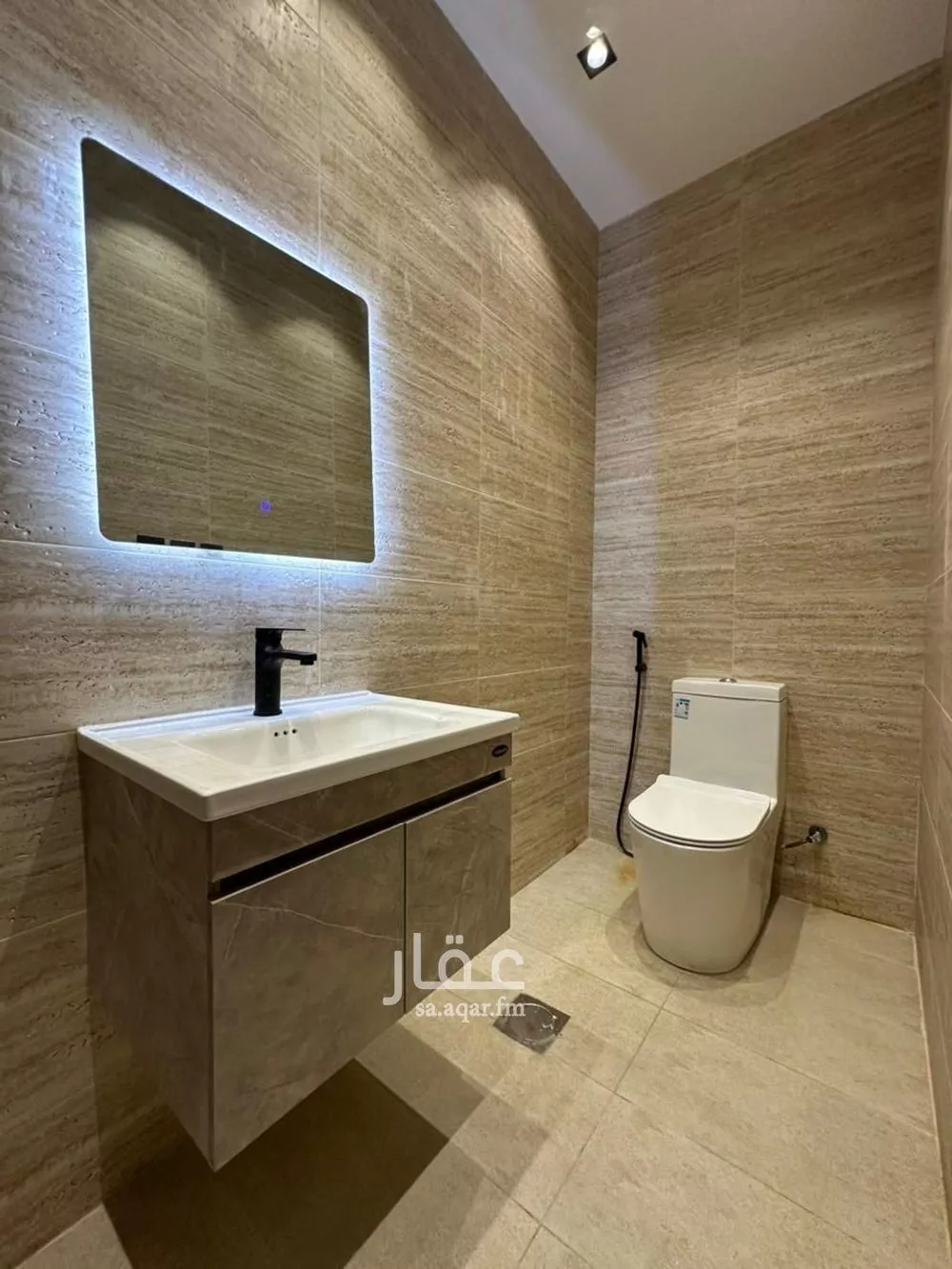 شقة 4 غرف في العزيزية 5