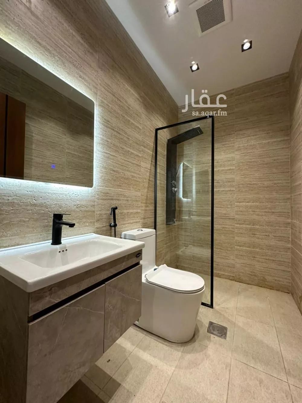 شقة 4 غرف في العزيزية 10