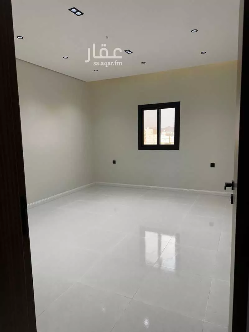 شقة 4 غرف في الملك فهد 6