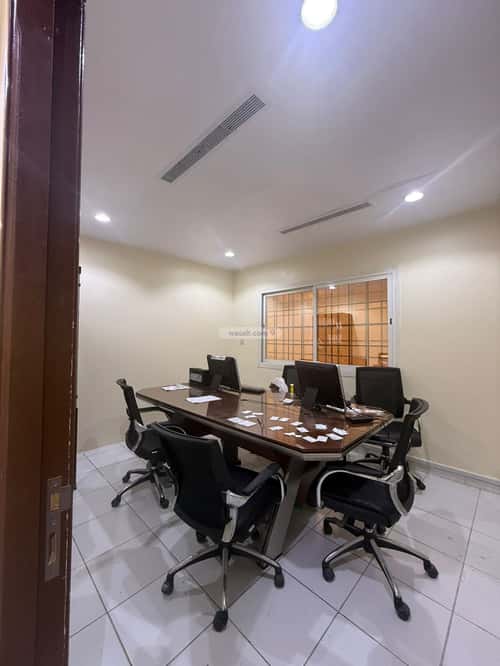 مكتب 690 م² في الفيصلية 5