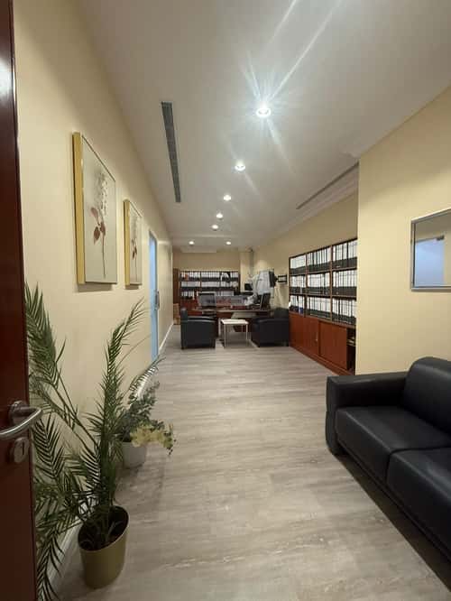 مكتب 690 م² في الفيصلية 7