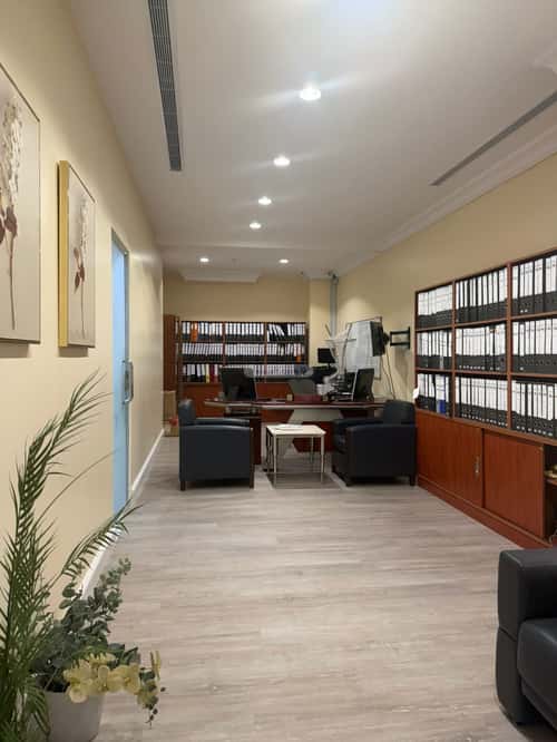 مكتب 690 م² في الفيصلية 10