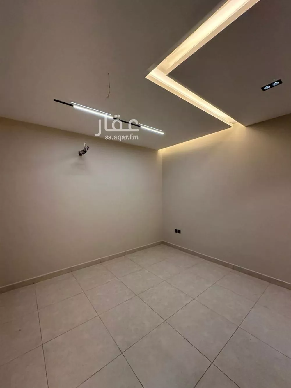 شقة 3 غرف في العزيزية 8