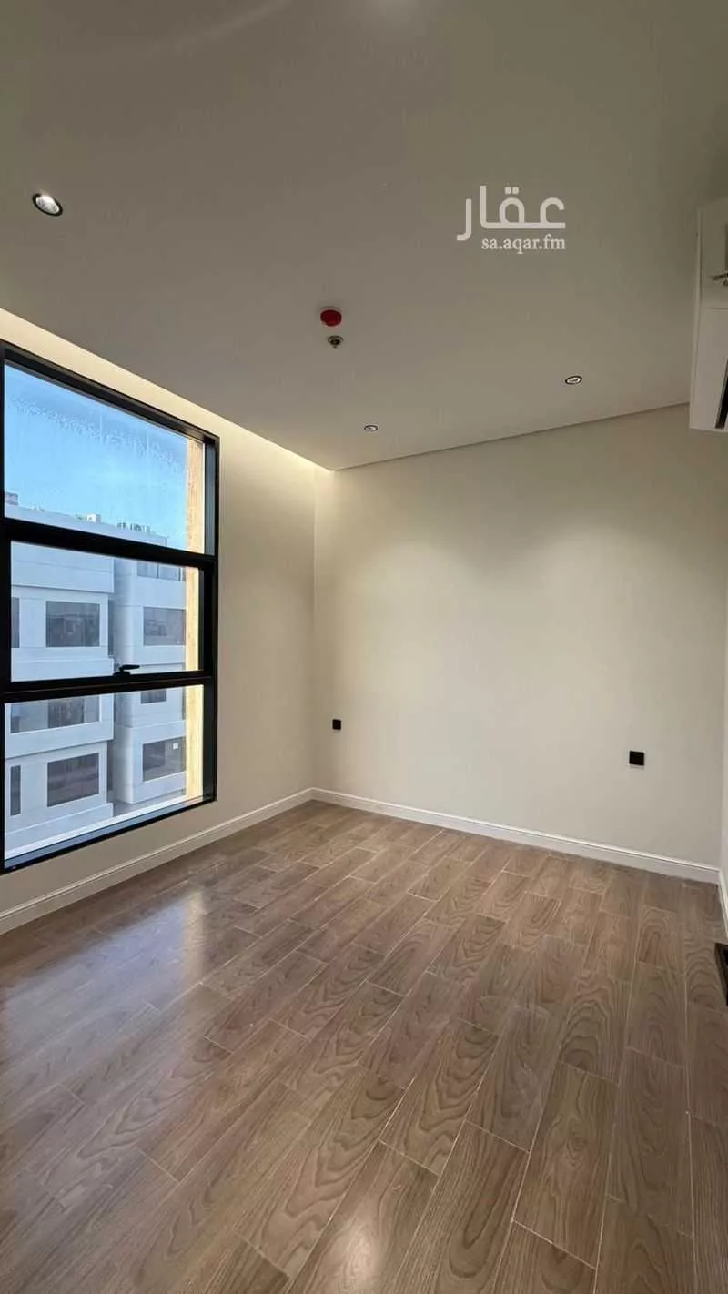 شقة 4 غرف في الحمرا 12