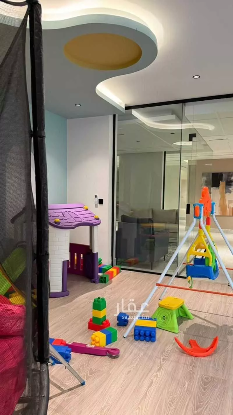 شقة 4 غرف في الحمرا 8