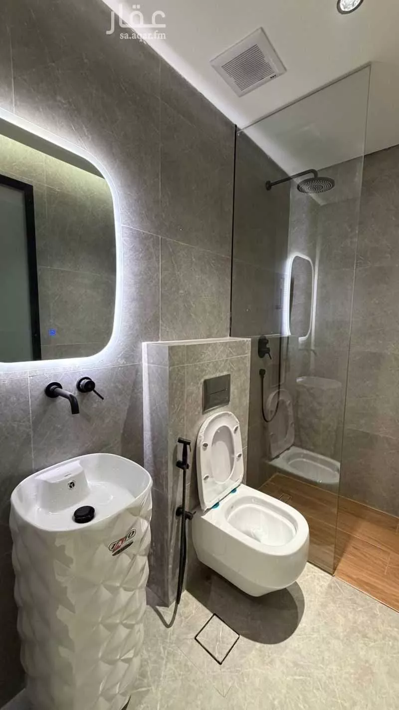 شقة 4 غرف في الحمرا 10